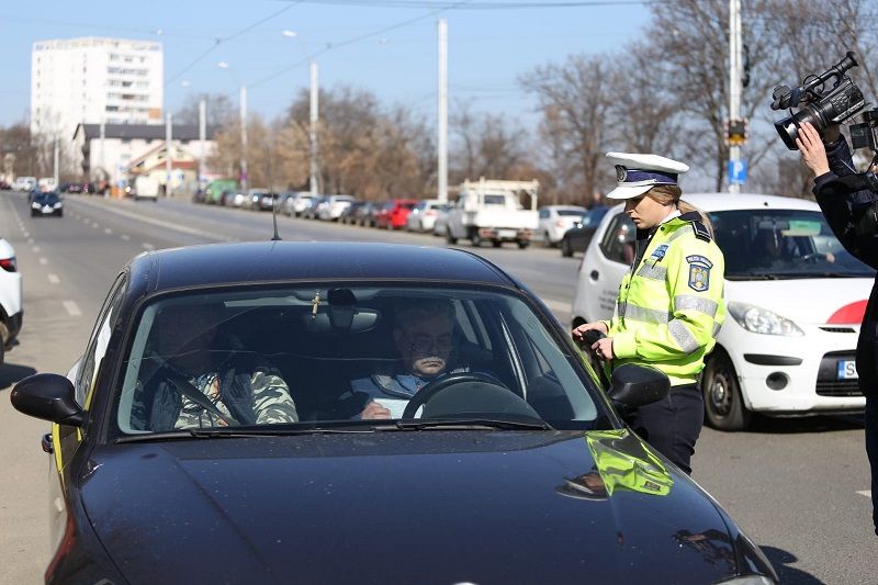 GALERIE FOTO: Verificări ale Poliției Rutiere. Zeci de ieșeni, amendați zilnic din cauza centurii de siguranță