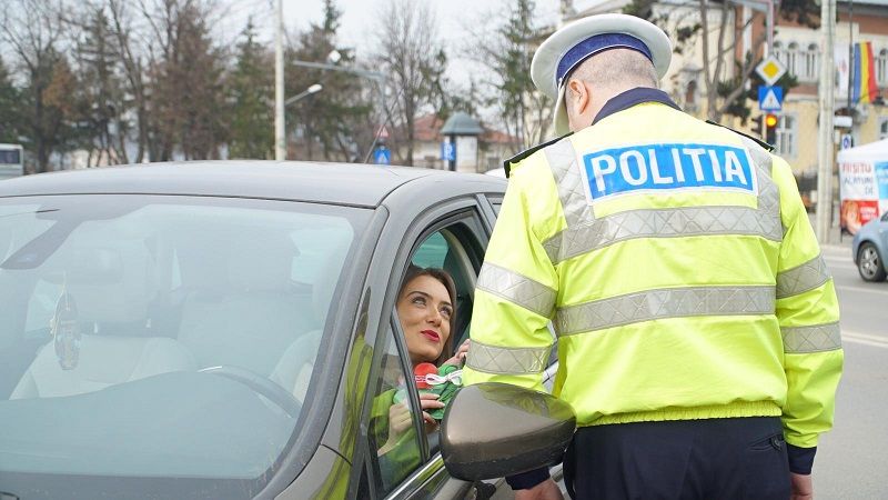 GALERIE FOTO: "Sancţionate" cu flori, de ziua lor!