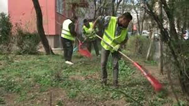 Primarul îi pune pe ieșeni la treabă: 5.000 de greble puse la dispoziție pentru curățenia de primăvară