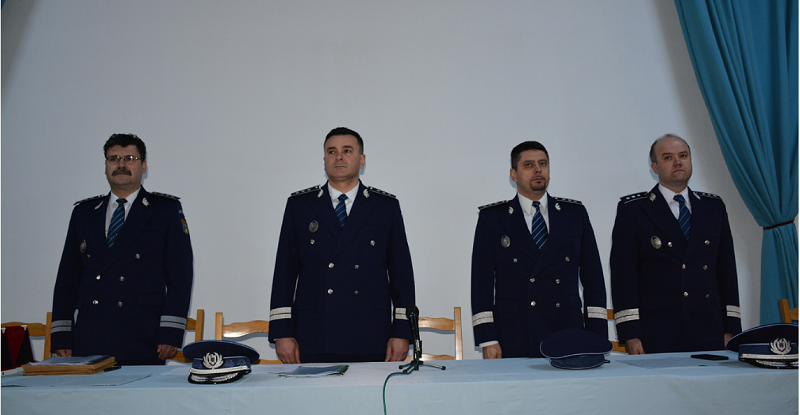 Agenţi şi ofiţeri ieşeni, avansaţi în grad de "Ziua Poliţiei"