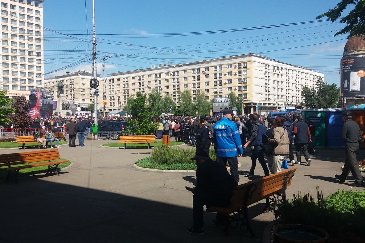 FOTO / VIDEO: Mitingul PSD de la Iași: "PSD - ciuma roșie! Rușine! M..e PSD!"