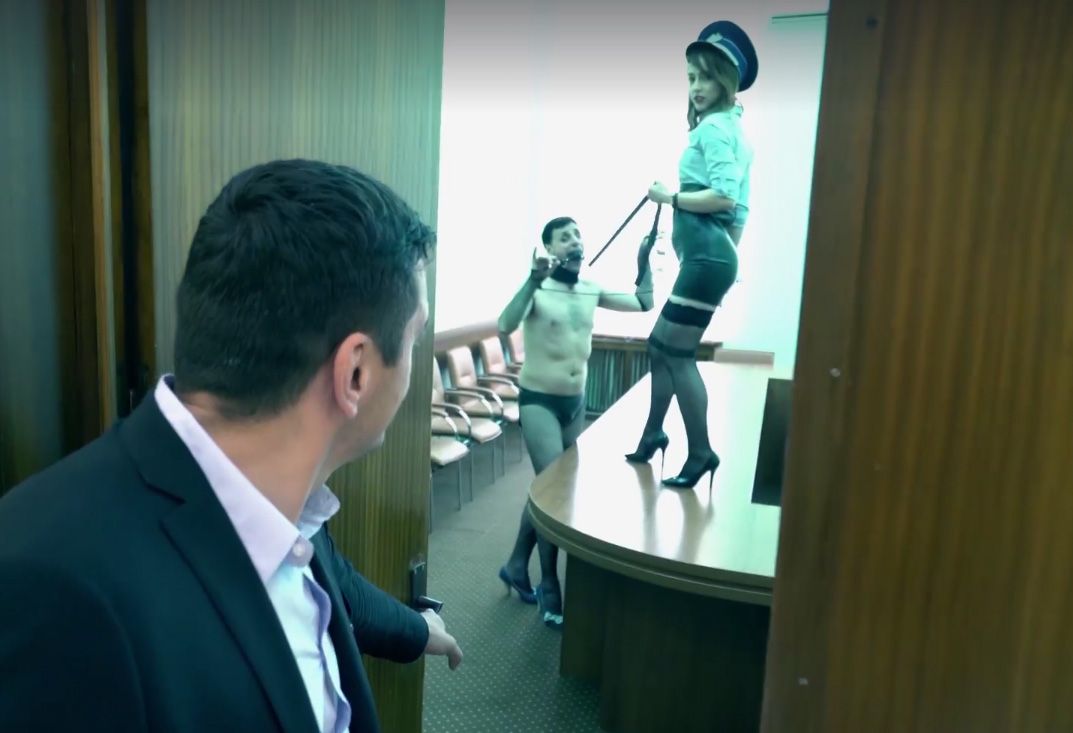 Chirica a recunoscut: scena sado-maso, din clipul lui George Simion e filmată în Primăria Iași