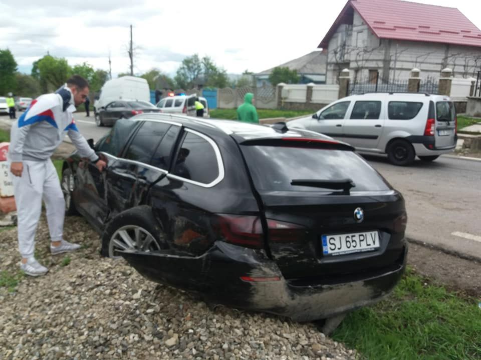GALERIE FOTO: Accident rutier GRAV, în județul Iași: trei mașini, implicate!
