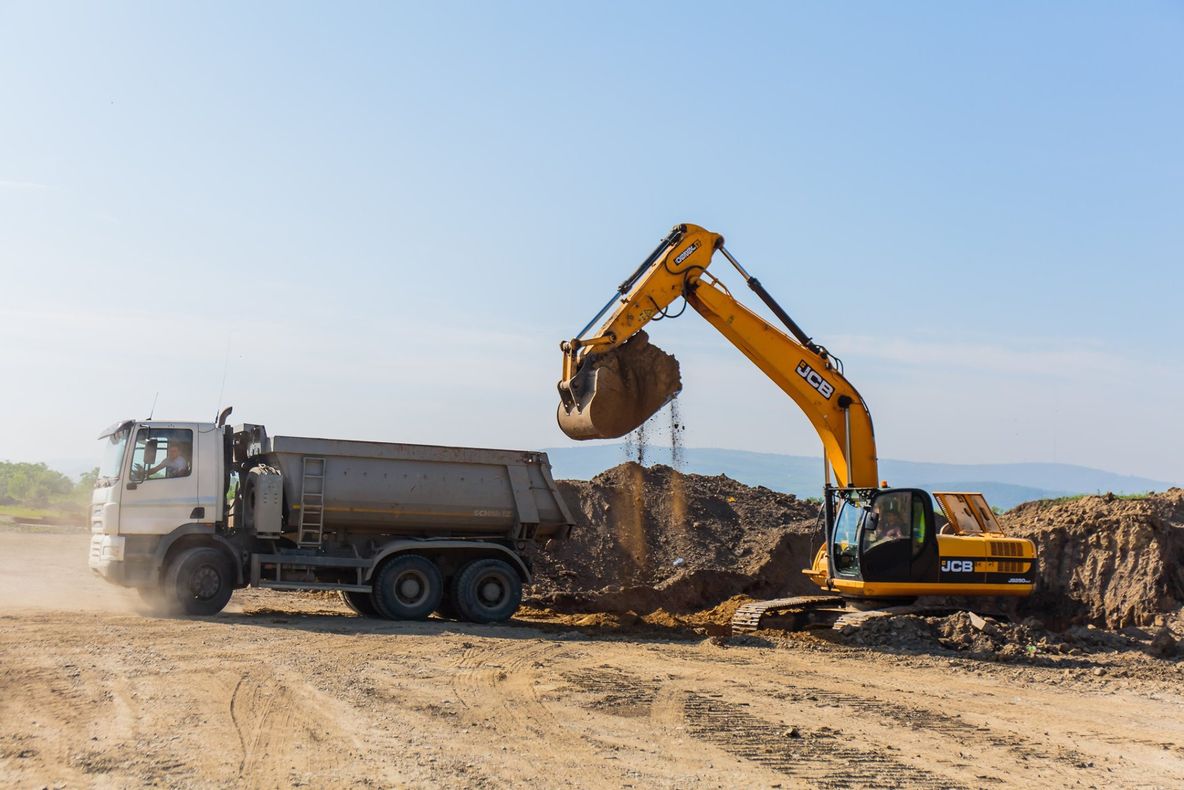 Au început lucrările pentru hangarul Aerostar - FOTO