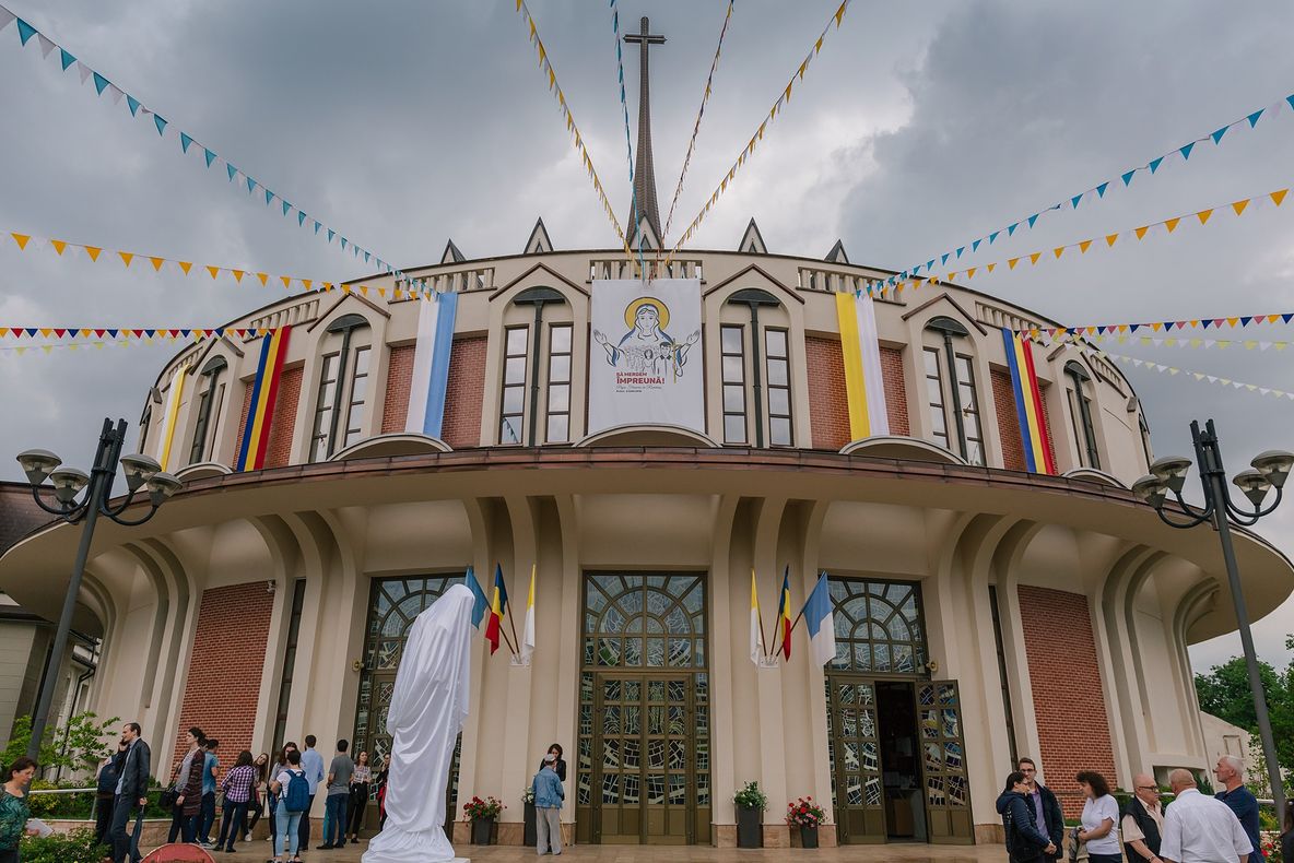 GALERIE FOTO: Vizită istorică a Papei Francisc, în Capitala Moldovei!