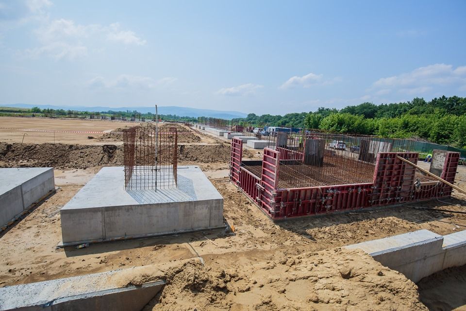 FOTO: Hangarul pentru mentenanța avioanelor prinde contur la Aeroportul Iași