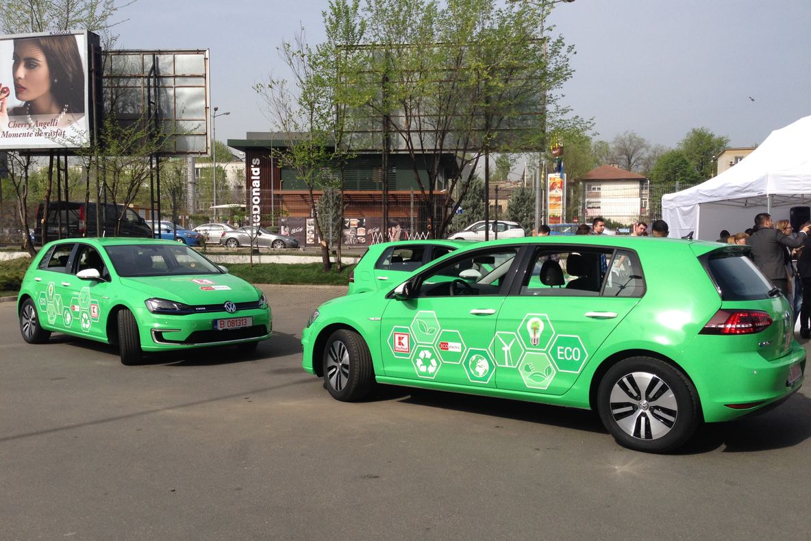 Posesorii de maşini electrice, scutiţi de plata parcării în Iaşi