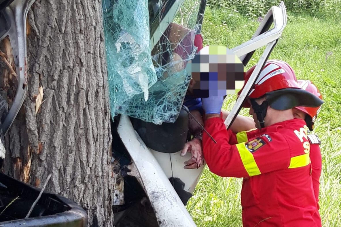 FOTO: ACCIDENT rutier, într-o localitate din judeţul Iaşi!
