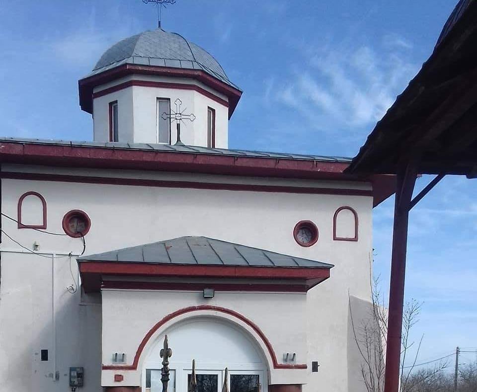 Încătușat după ce a spart o biserică!