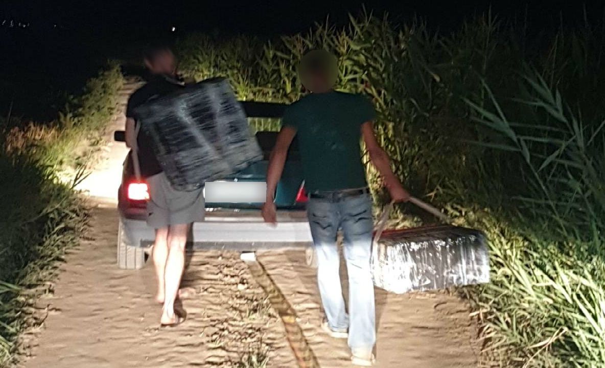 GALERIE FOTO / VIDEO: Prinși cu 30.000 de țigări de contrabandă!