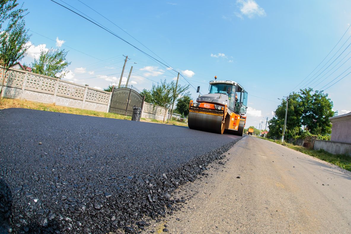 GALERIE FOTO: Lucrări de reabilitare pe un drum judeţean