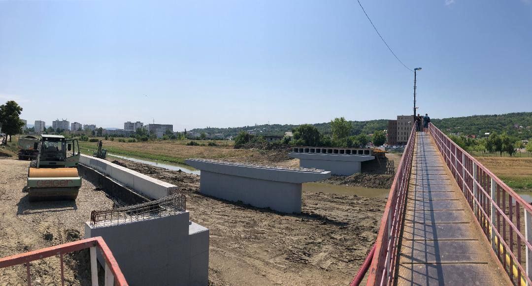 GALERIE FOTO: Lucrările la podul de peste Bahlui, finalizate în acest an