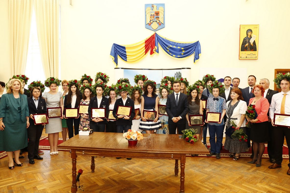 Elevii de nota 10 de la Evaluarea Națională și Bacalaureat vor fi premiați de municipalitate