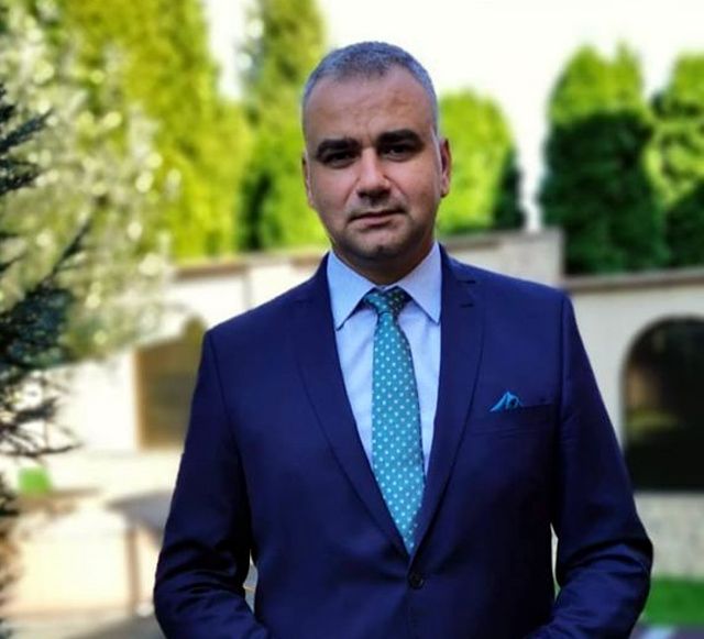 Marius Bodea cere demisia primarului Mihai Chirica după ce acesta i-a făcut „sclavi“ și „prostituate“ pe românii din străinătate