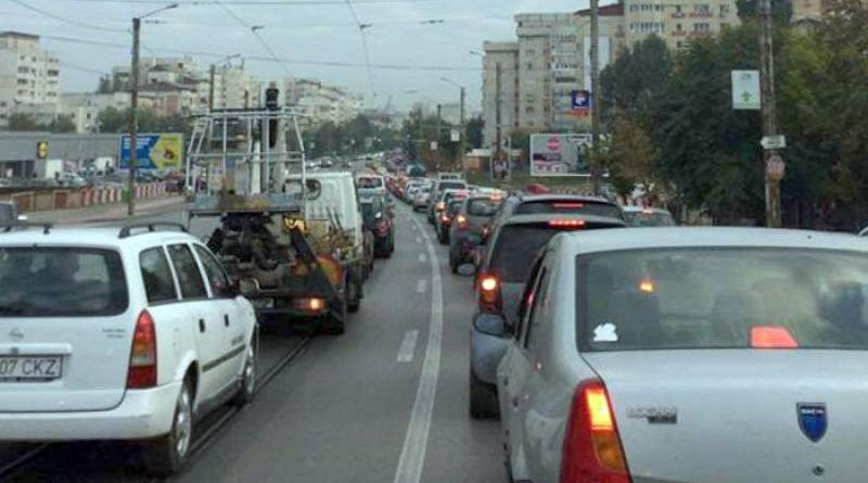 Fără mașini parcate la bordură pe timpul zilei în zona Podu Roș - CUG