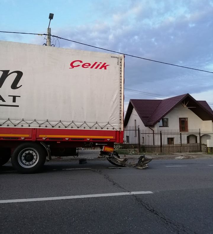 FOTO: Accident rutier la Bălțați, în care a fost implicat un TIR