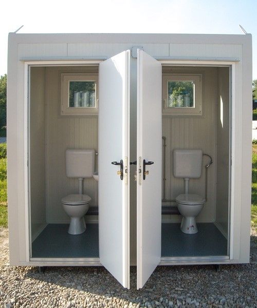 Bătaie de joc din partea lui Maricel Popa: Containere în curtea școlii, pe post de grupuri sanitare