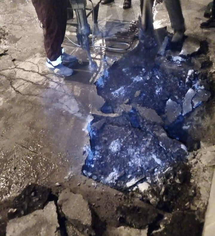 GALERIE FOTO: S-a surpat șoseaua în Podu Roș!