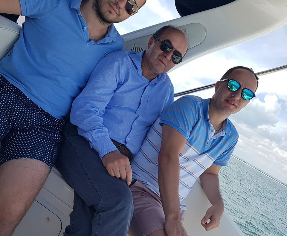 Tudorel Toader, la mare alături de fiii săi