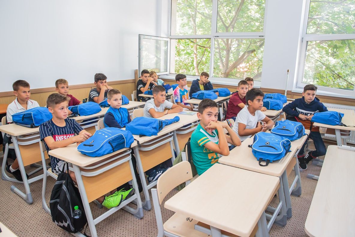 Ghiozdane şi rechizite şcolare pentru Copiii de la Centrul de Excelență