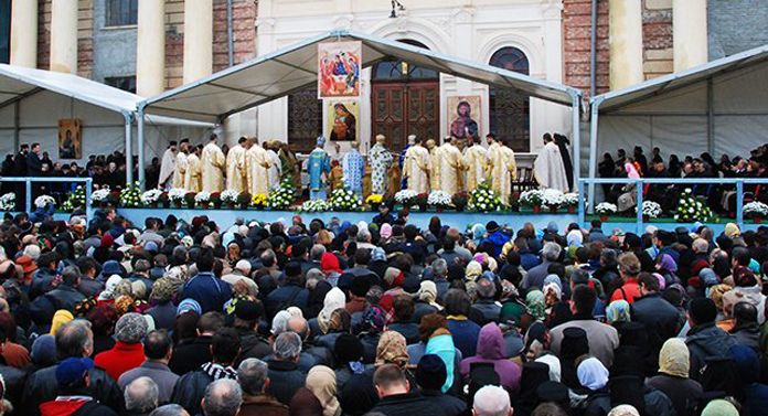 Moaștele Sf. Spiridon, aduse la Iași cu ocazia hramului Sf. Cuvioase Parascheva