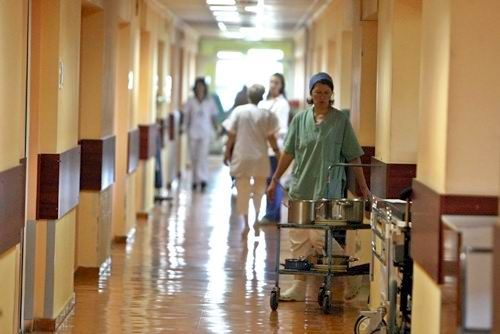 Veste proastă pentru infirmierele din Iași: Nu mai pot fi pregătite de Ordinul Asistenţilor Medicali