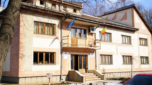 Aproape 200.000 de euro pentru pentru sediul primăriei din comuna Ion Neculce