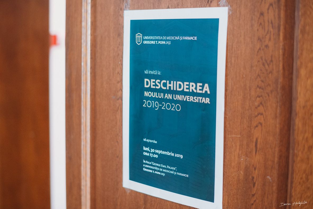 GALERIE FOTO: "Bobocii" de la UMF au participat la deschiderea anului universitar