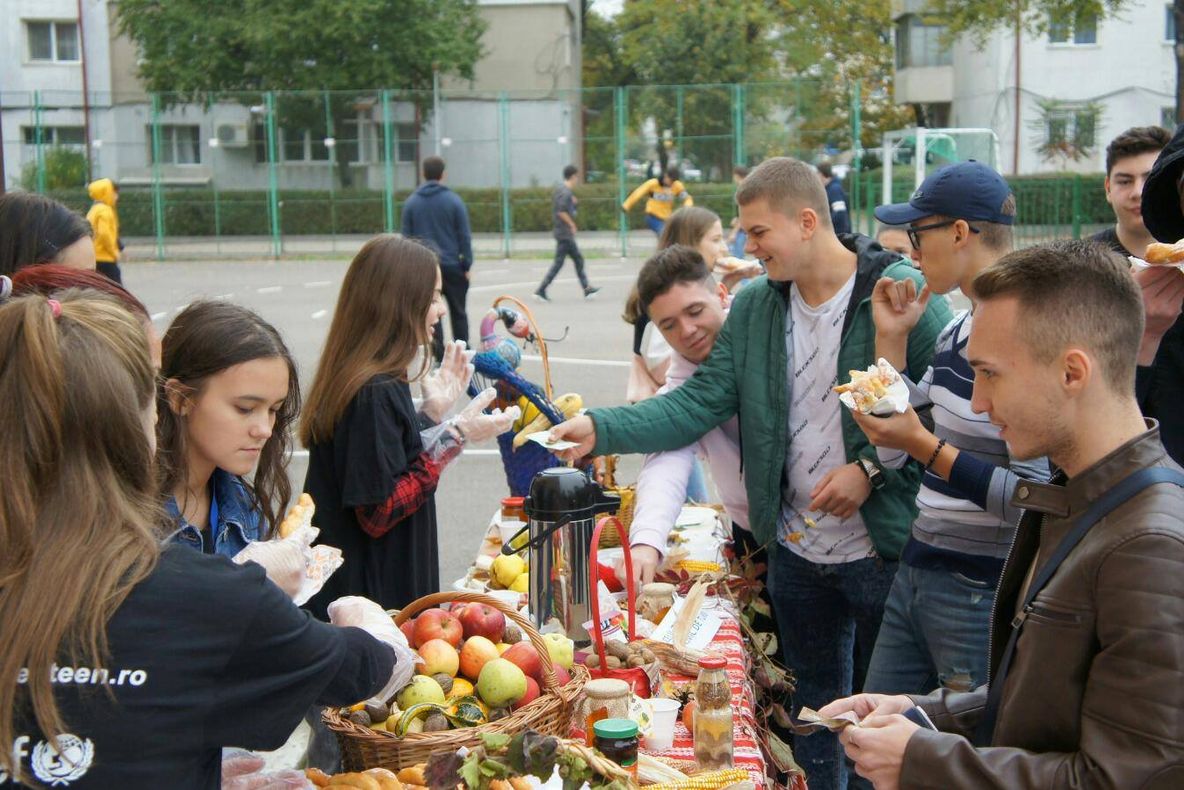 Liceenii ieşeni au început activitățile de voluntariat