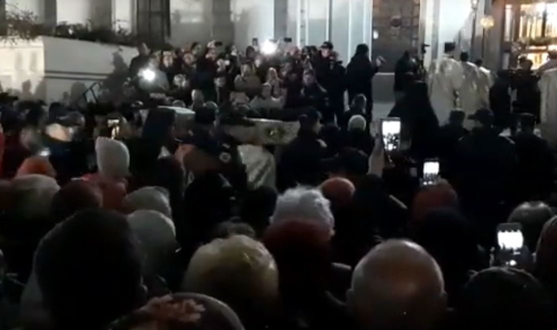 Racla cu moaștele Sfintei Parascheva, dusă în această seară înapoi în Catedrală