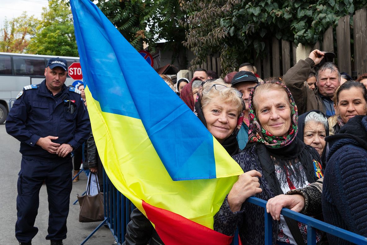 Galerie foto: Primarul Mihai Chirica a mers printre pelerini