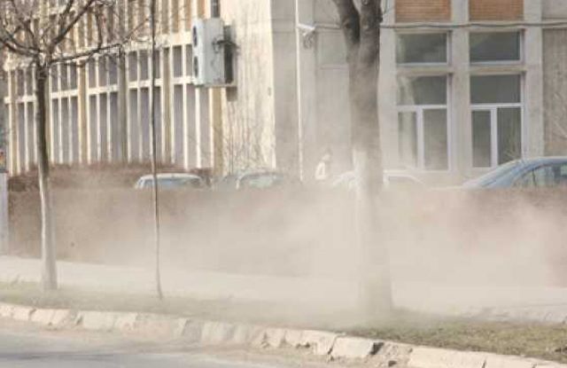 Semnal de alarmă tras de un cercetător: Aerul în Iaşi este poluat