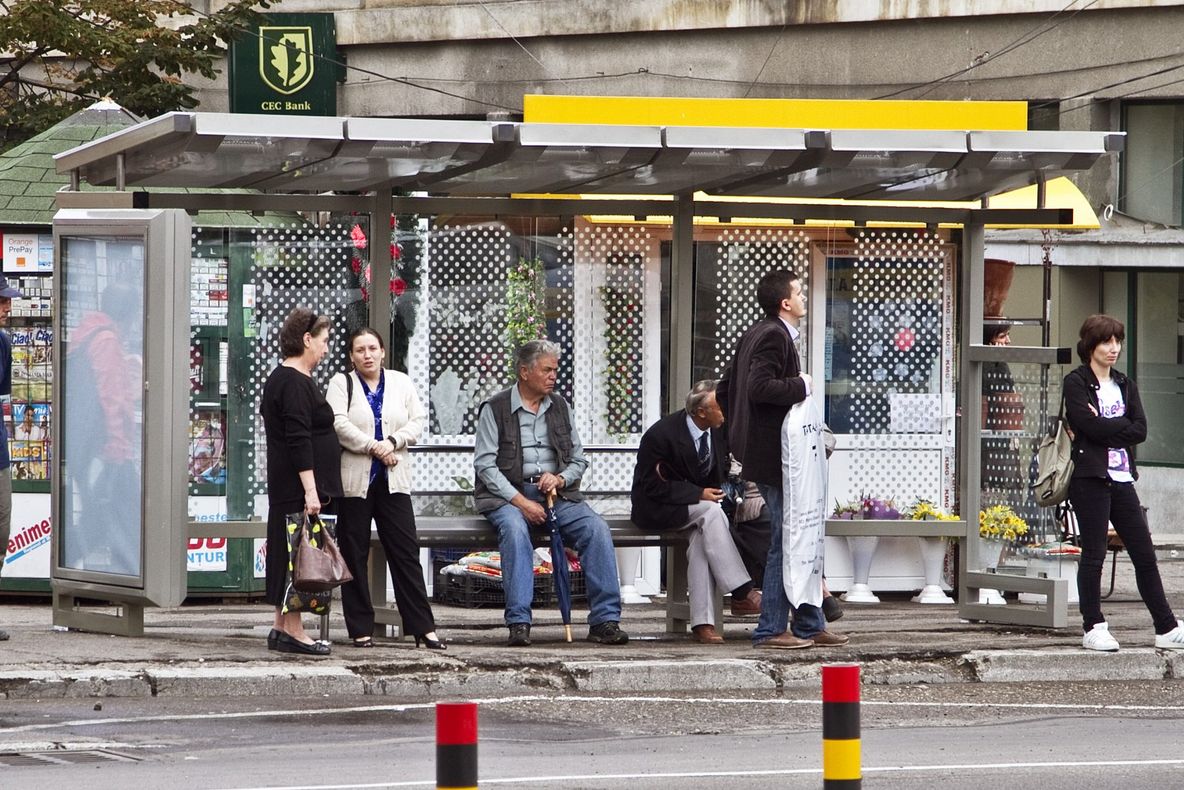 O firmă din Neamț va livra CTP Iași 100 de copertine noi pentru stații - FOTO