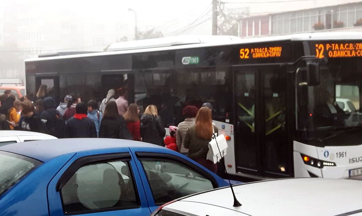 Veste proastă pentru elevi și studenți! Se scumpește transportul public