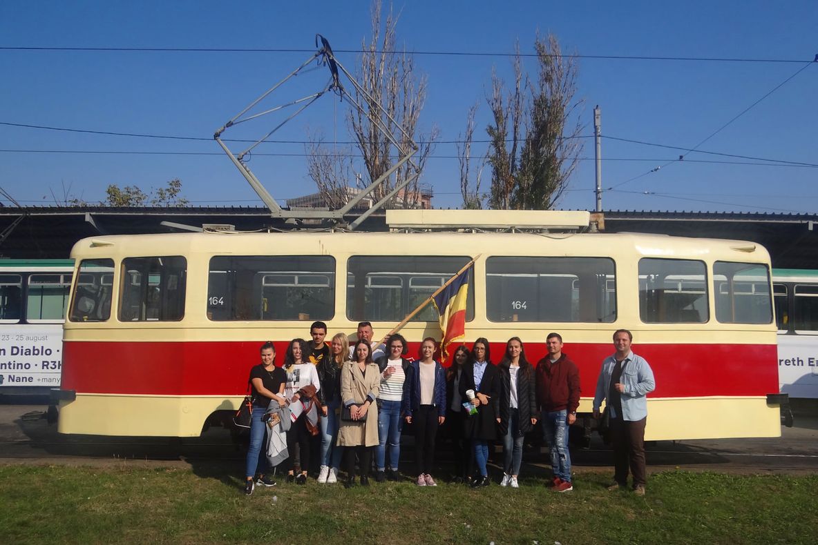GALERIE FOTO: Turiștii, încântați de cursele cu "Tramvaiul comunismului"!