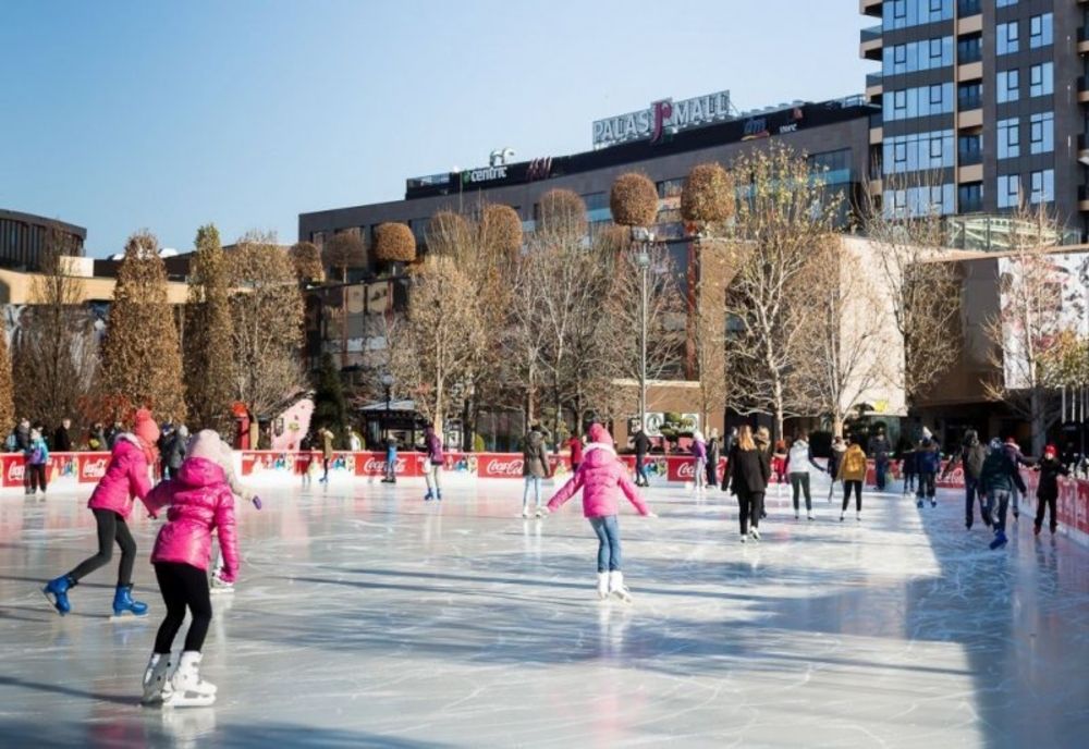 S-a deschis sezonul distracţiei pe gheaţă, la patinoarul Palas Ice