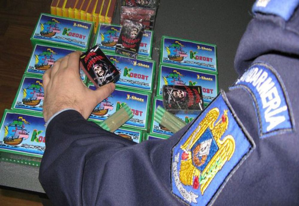 Prinși cu un întreg arsenal pregătit să-l vândă de Sărbători