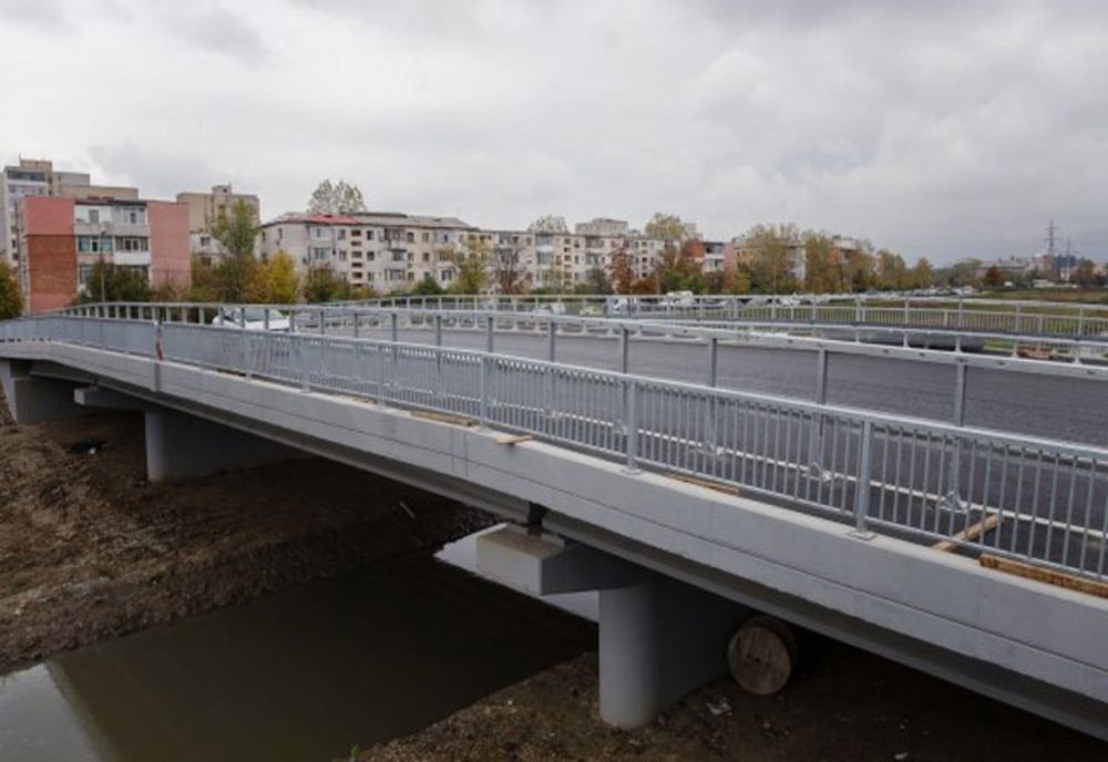 De când așteptau ieșenii asta: S-a deschis podul care face legătura între două mari cartiere