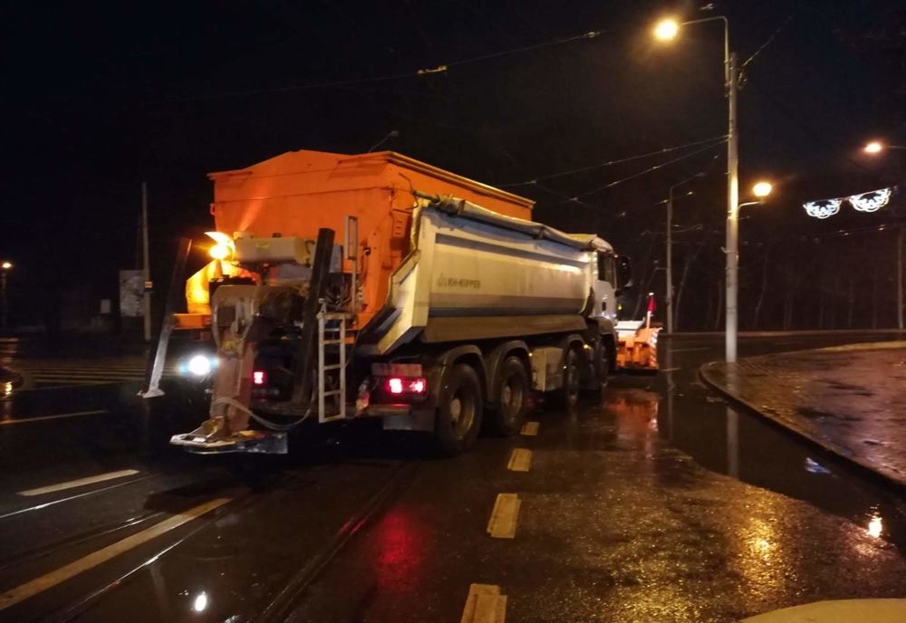Prima zăpadă din această iarnă a băgat în alertă instituţiile din subordinea Primăriei Iași - FOTO