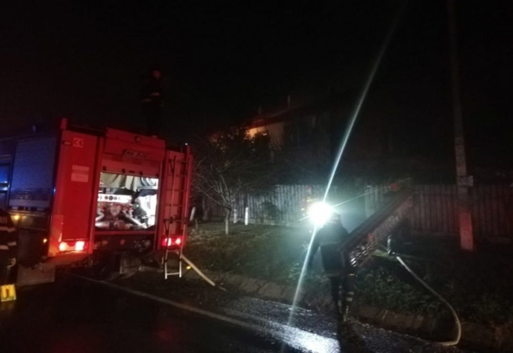 A dat foc la casă și și-a lăsat părinții pe drumuri. Ce au făcut judecătorii