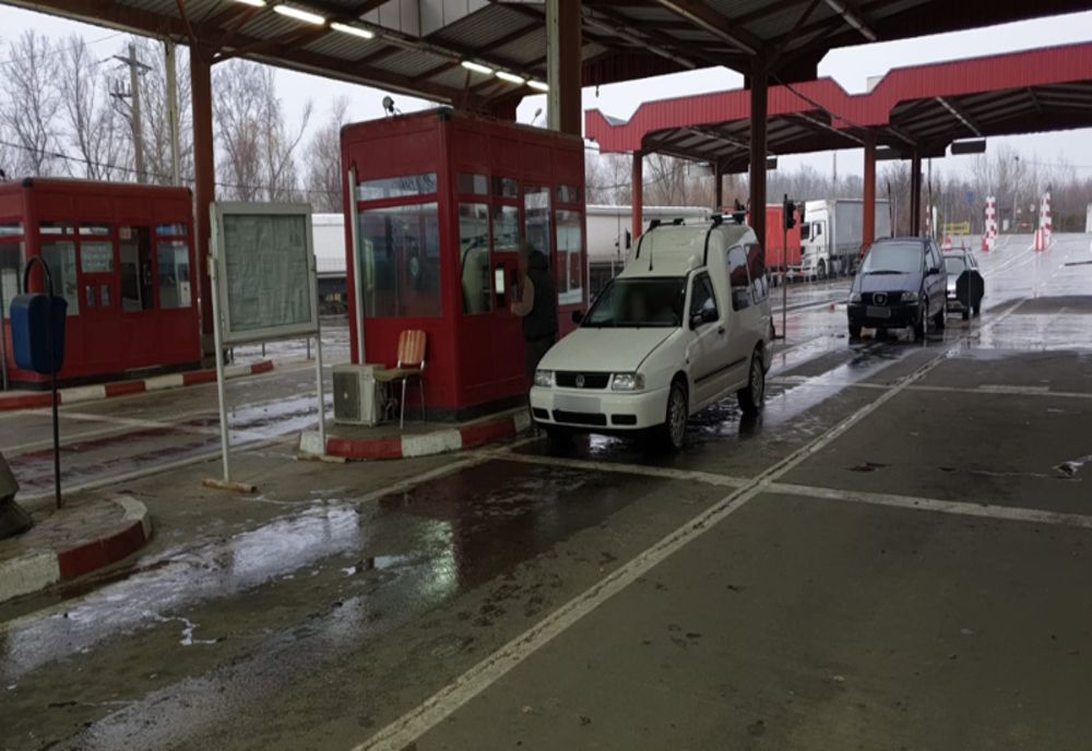 Prins de polițiștii de frontieră cu o asigurare falsă