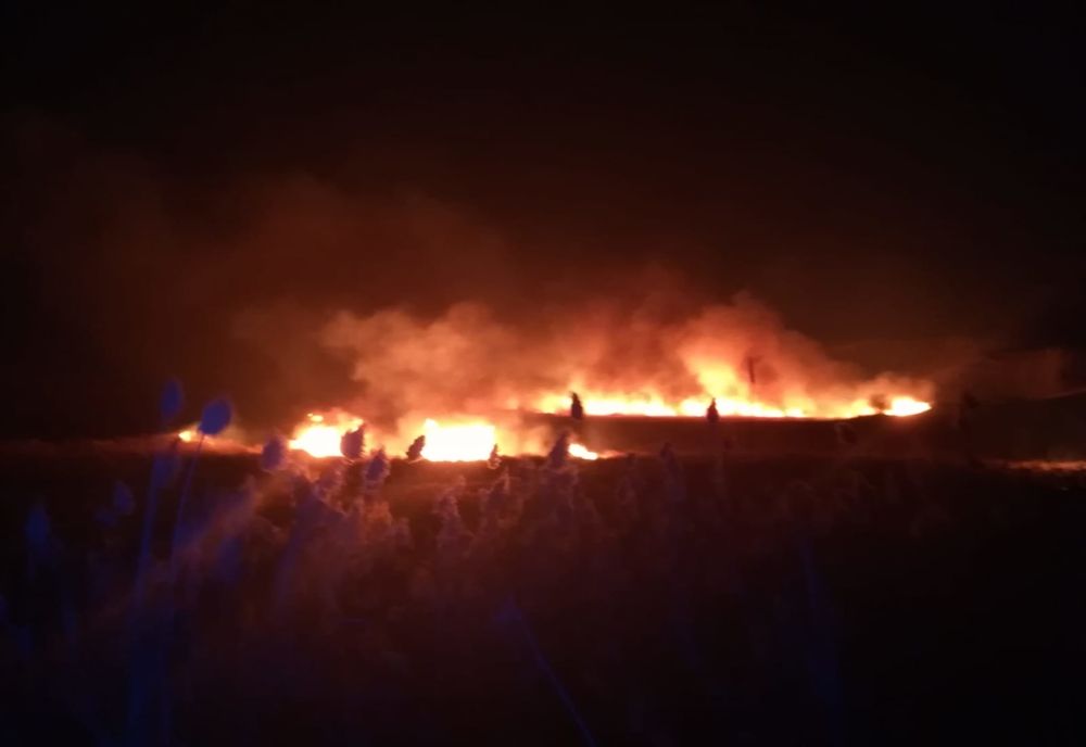 Focul le-a dat de furcă pompierilor ieşeni la trecerea dintre ani