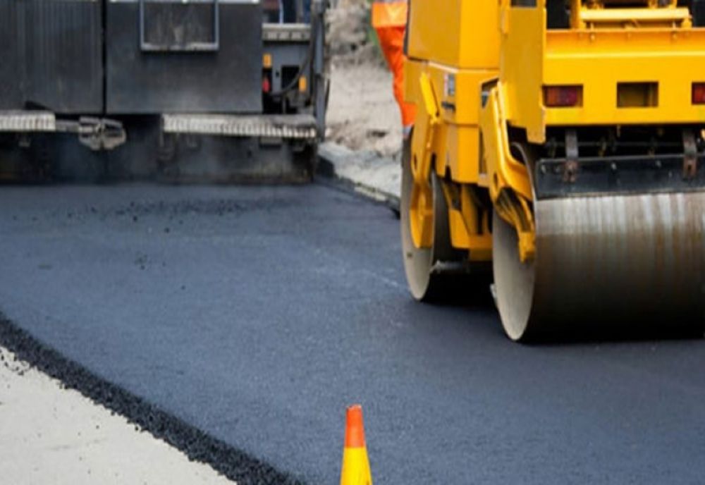 Bătaie pentru asfaltarea unei străzi din Iași. Primăria cheltuie 730.000 euro!