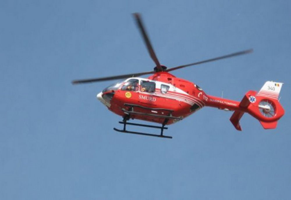 Femeie rănită într-un accident rutier, transportată de la Bălți la Chișinău de elicopterul SMURD iași