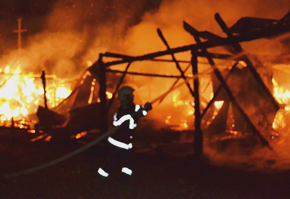 S-a îndrăgostit de o fată, care l-a refuzat. Ca să se răzbune i-a dat foc la fânarul casei!