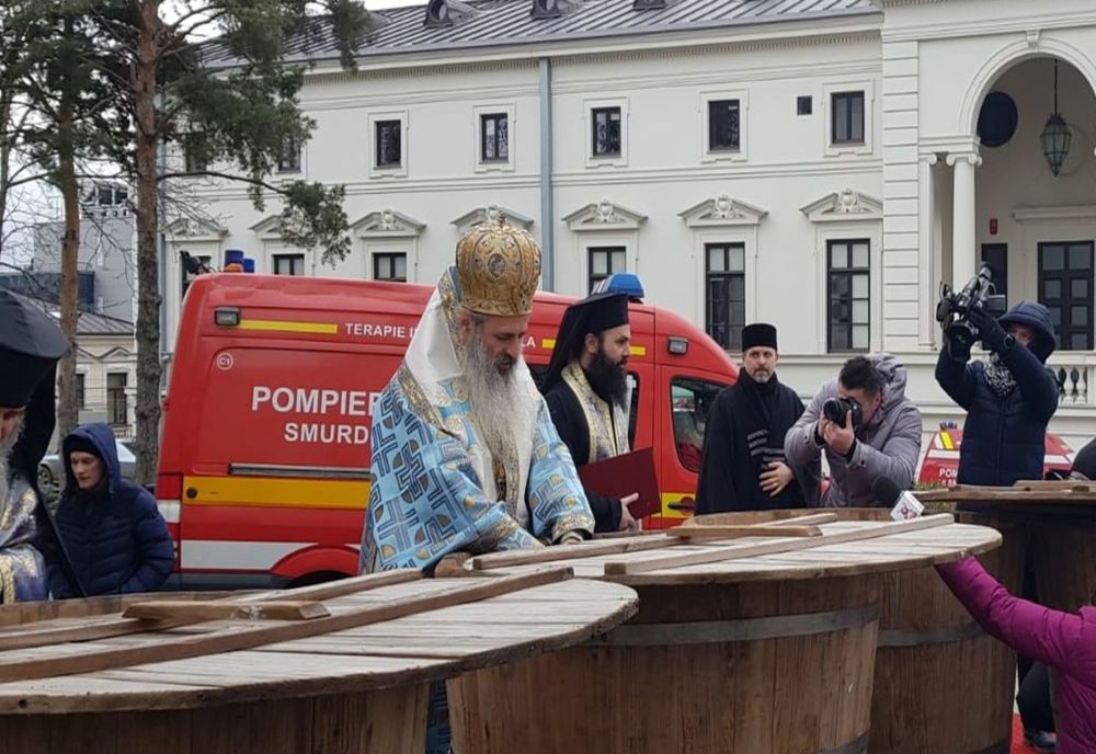 Mii de persoane au participat la slujba de Bobotează