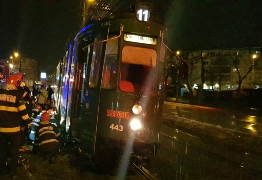 Accident macabru la Iași: Un bărbat a fost călcat de tramvai! Victima a decedat! - FOTO