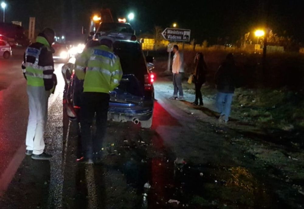 Accident în care au fost implicate trei mașini și doi șoferi beți