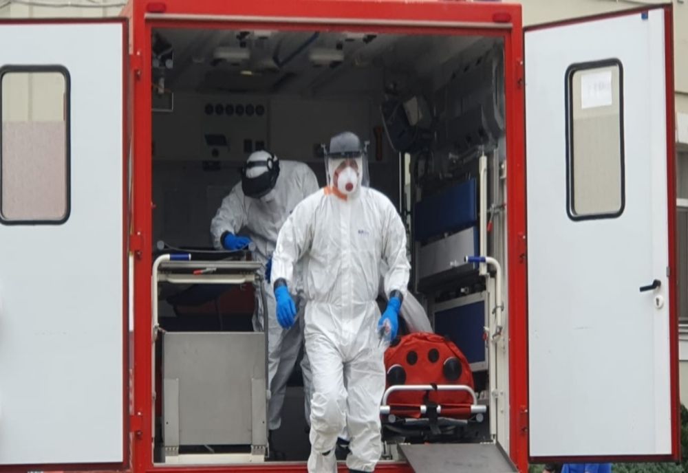 Bebeluşul de un an și jumătate, din Bacău, adus la Spitalul de Boli Infecţioase din laşi. Copilul este însoţit de mama sa