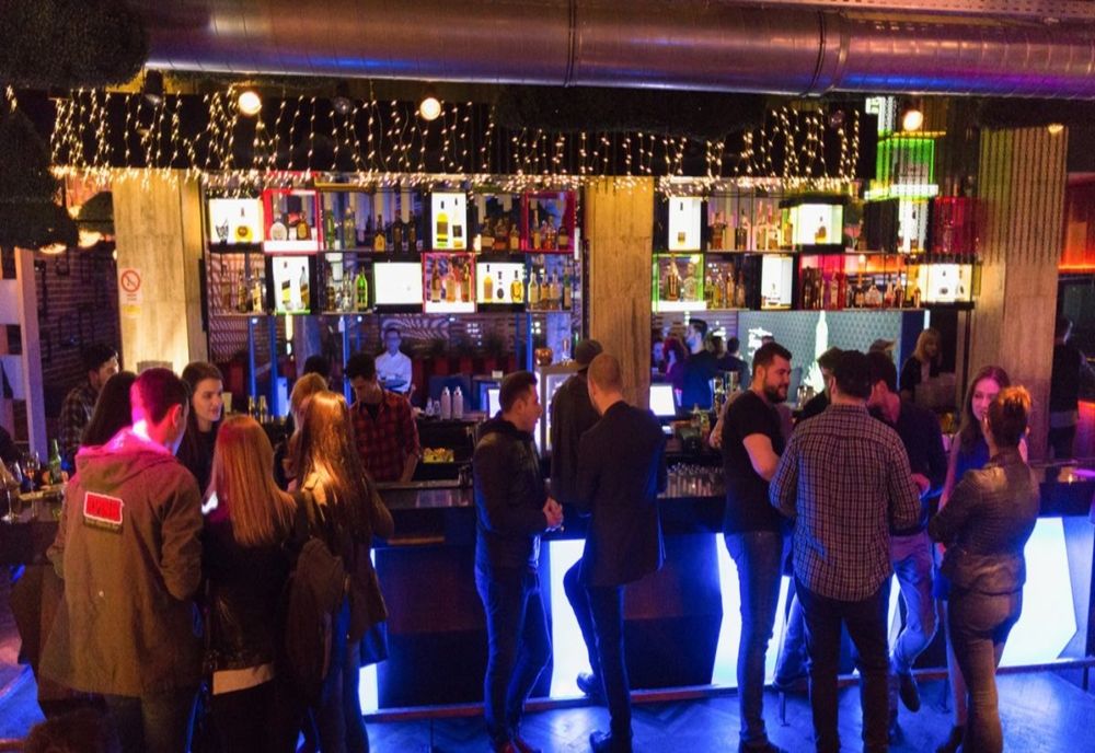 Incredibil! Ieşeanul de 38 de ani infectat cu coronavirus în Varşovia a fost sâmbătă într-un club!